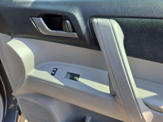 used 2013 Toyota Highlander car, priced at $12,729