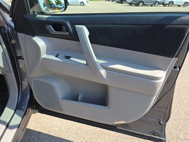 used 2013 Toyota Highlander car, priced at $12,729