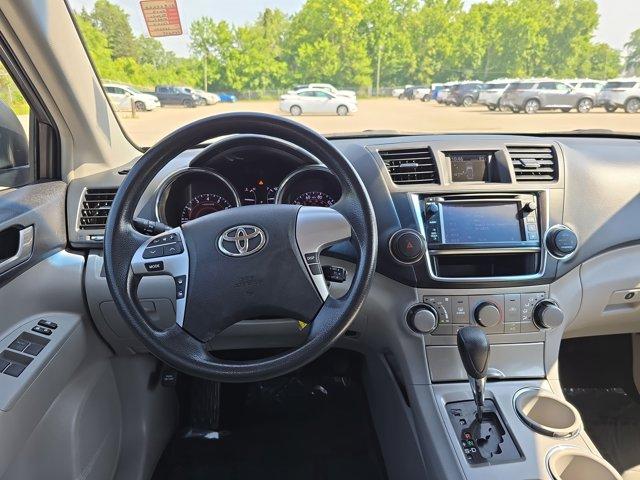 used 2013 Toyota Highlander car, priced at $12,729