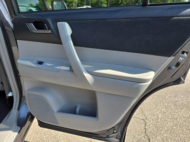 used 2013 Toyota Highlander car, priced at $12,729