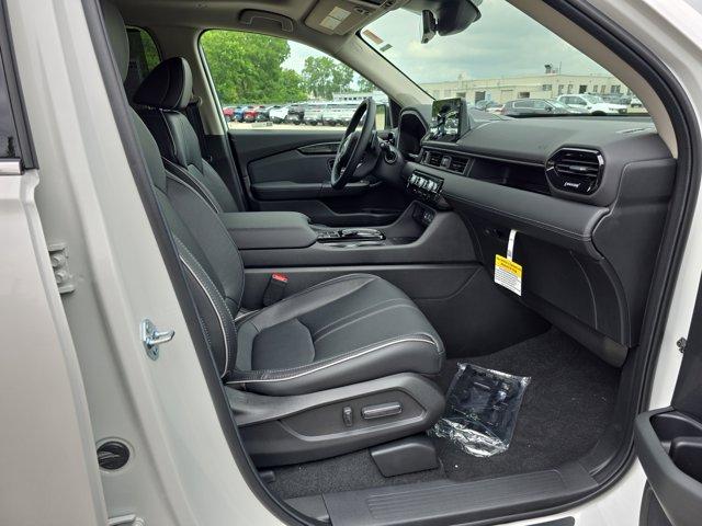 new 2025 Honda Pilot car, priced at $55,715