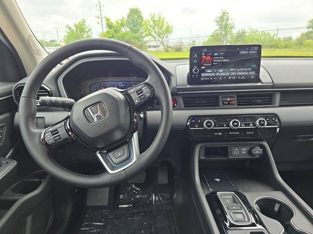 new 2025 Honda Pilot car, priced at $55,715