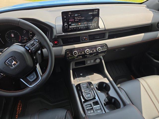 new 2025 Honda Pilot car, priced at $49,385