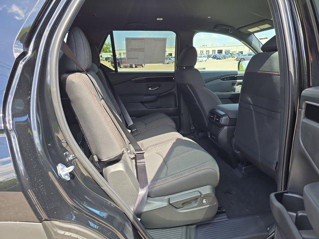 new 2025 Honda Pilot car, priced at $41,995