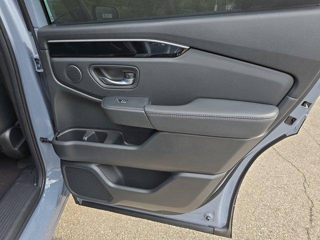 new 2025 Honda Pilot car, priced at $51,405