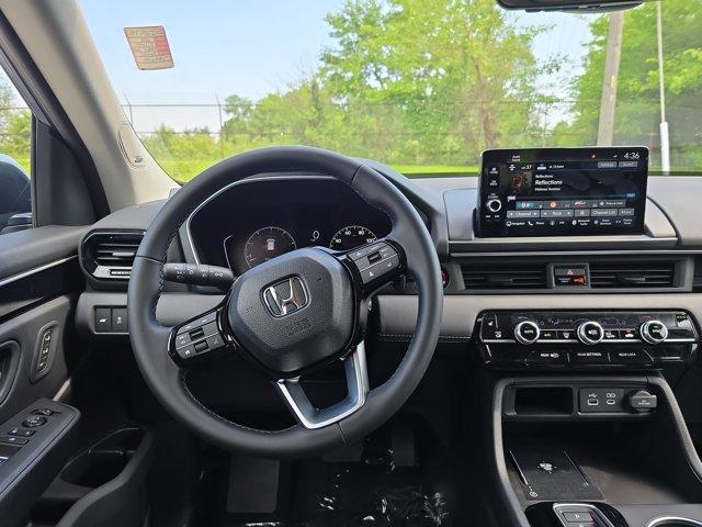 new 2025 Honda Pilot car, priced at $51,405