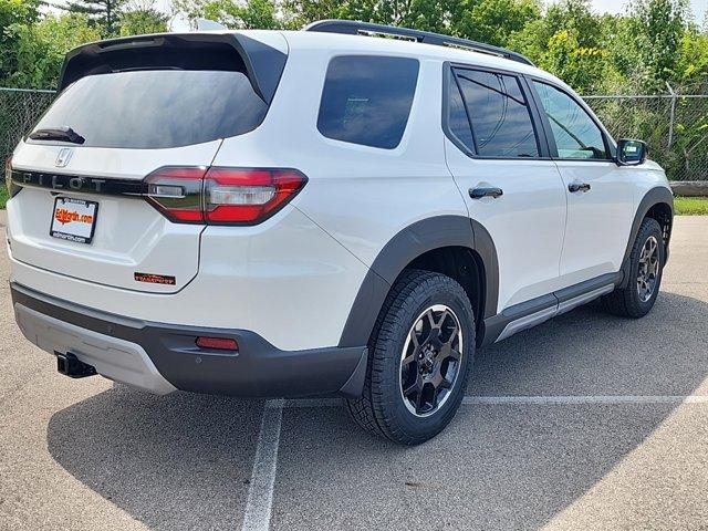 new 2025 Honda Pilot car, priced at $51,250