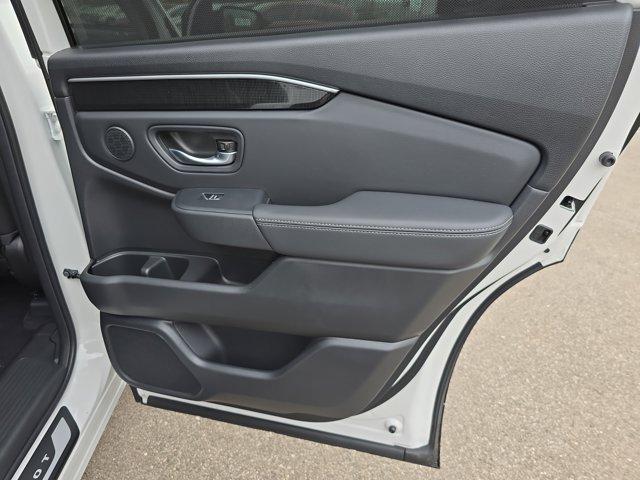 new 2025 Honda Pilot car, priced at $53,705