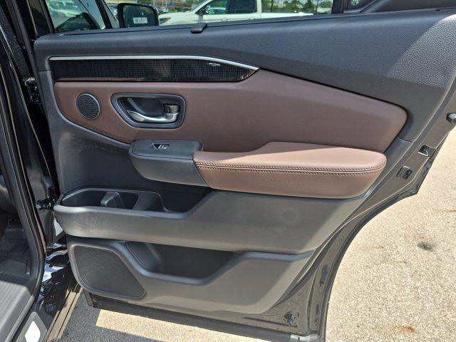 new 2025 Honda Pilot car, priced at $53,250
