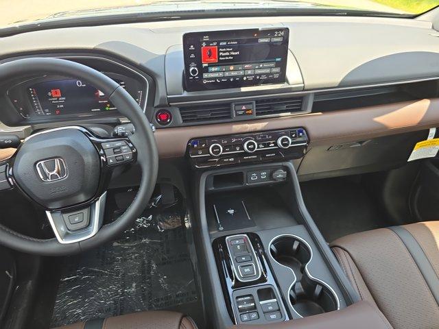 new 2025 Honda Pilot car, priced at $53,250