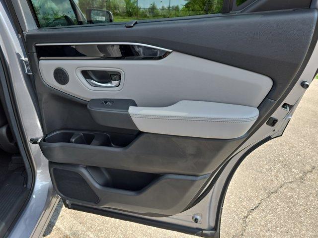 new 2025 Honda Pilot car, priced at $50,250
