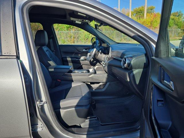 used 2025 Chevrolet Equinox car, priced at $25,500