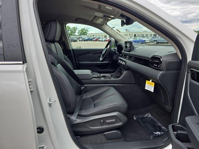new 2025 Honda Pilot car, priced at $45,880