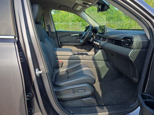 used 2025 Honda Pilot car, priced at $43,900