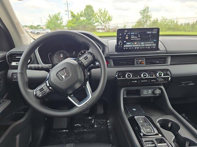 new 2025 Honda Pilot car, priced at $45,825