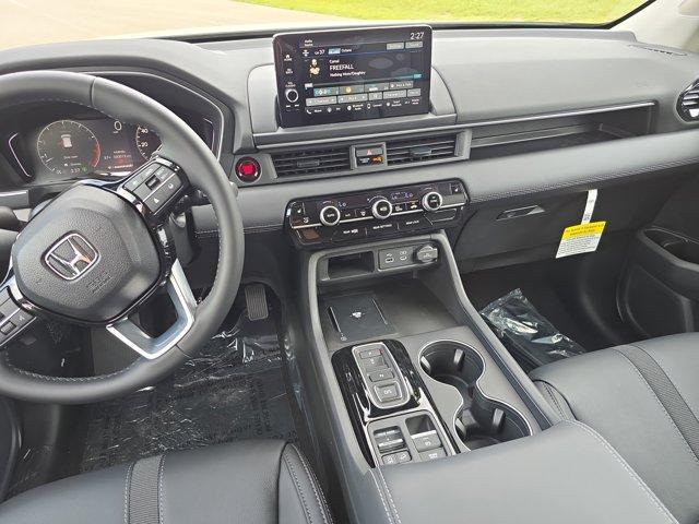 new 2025 Honda Pilot car, priced at $45,825