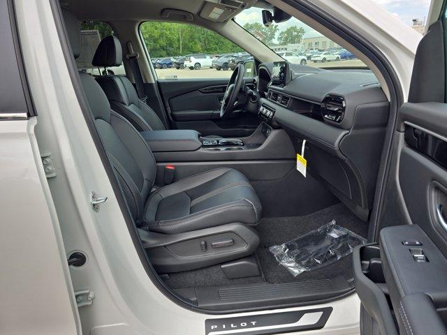 new 2025 Honda Pilot car, priced at $45,825