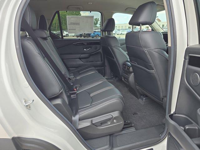 new 2025 Honda Pilot car, priced at $45,825