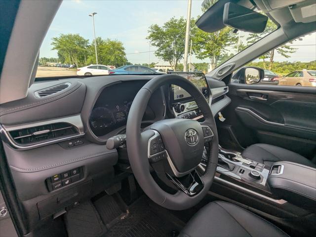 new 2025 Toyota Highlander car, priced at $53,420