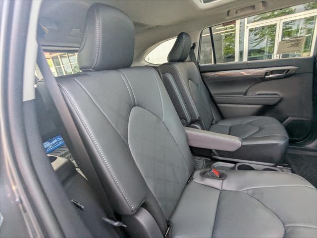 new 2025 Toyota Highlander car, priced at $53,420
