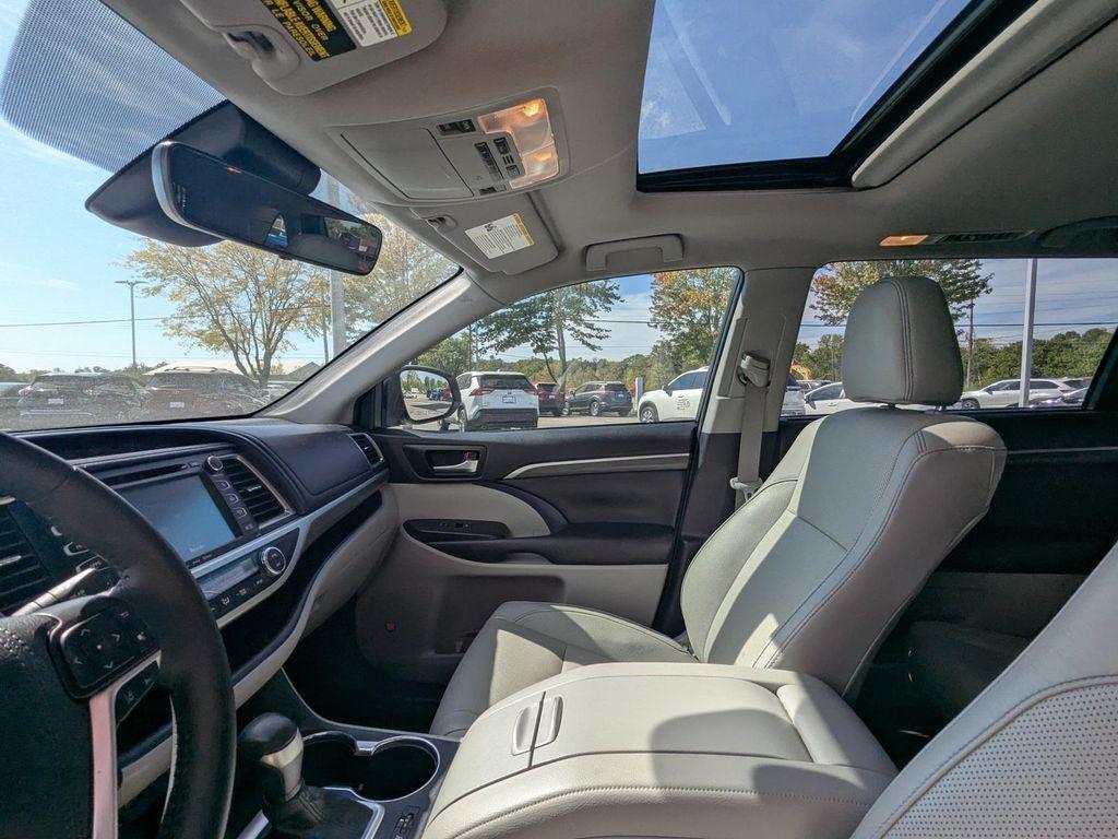 used 2019 Toyota Highlander car, priced at $29,999