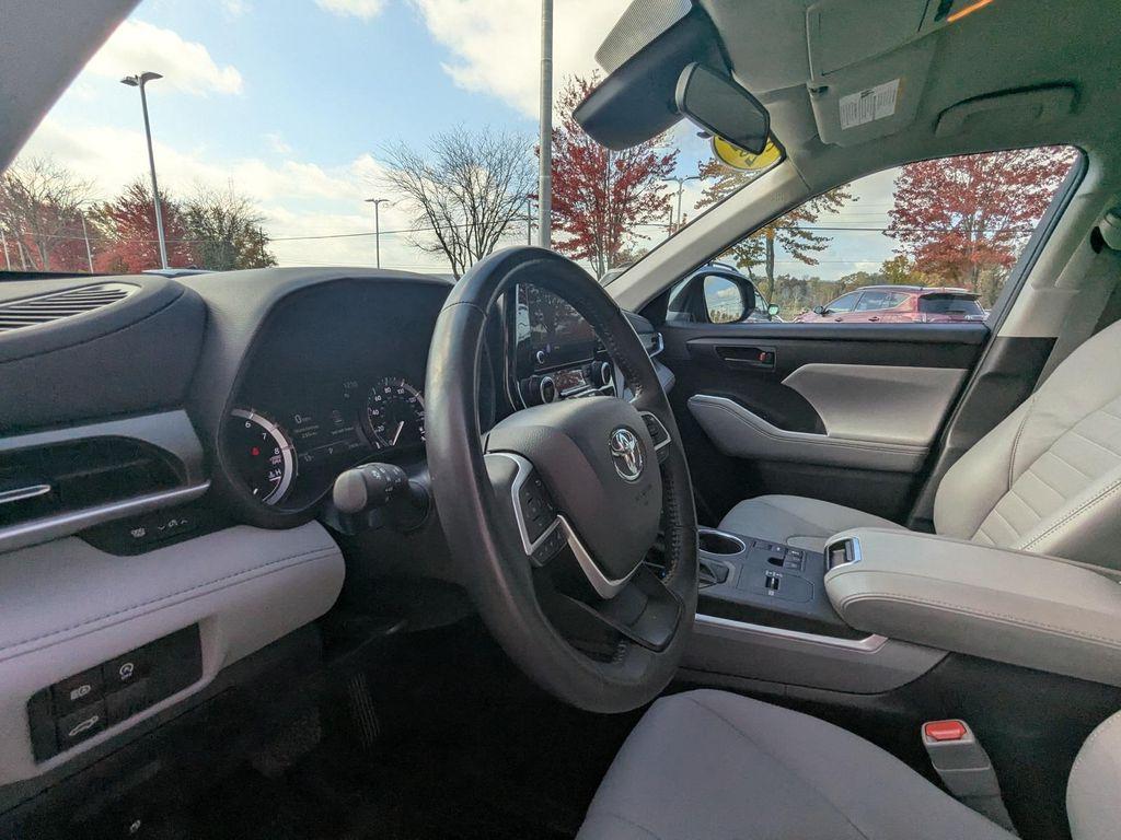 used 2023 Toyota Highlander car, priced at $33,421