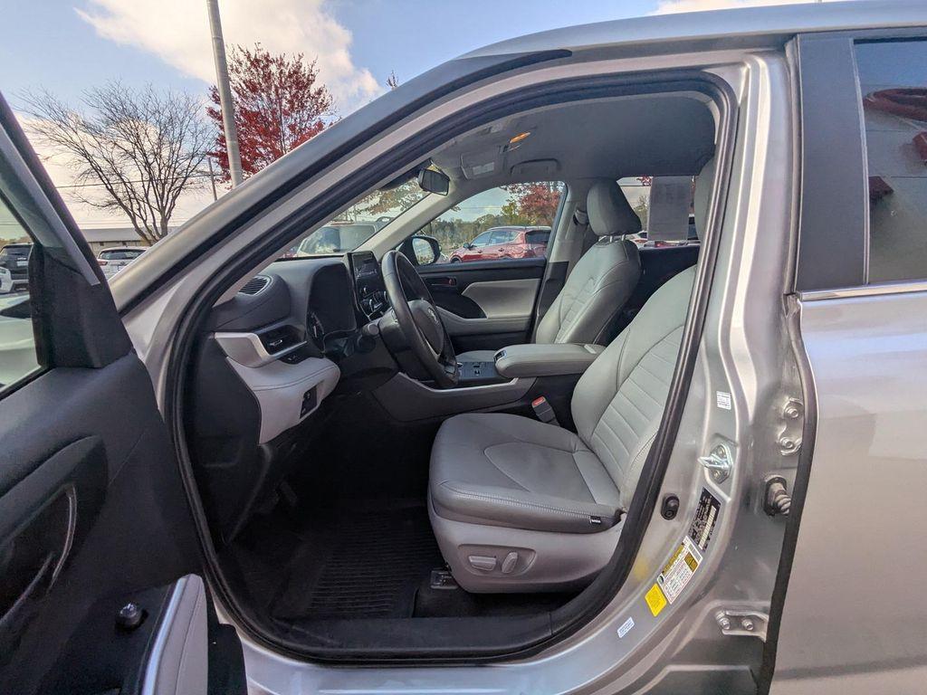 used 2023 Toyota Highlander car, priced at $33,421