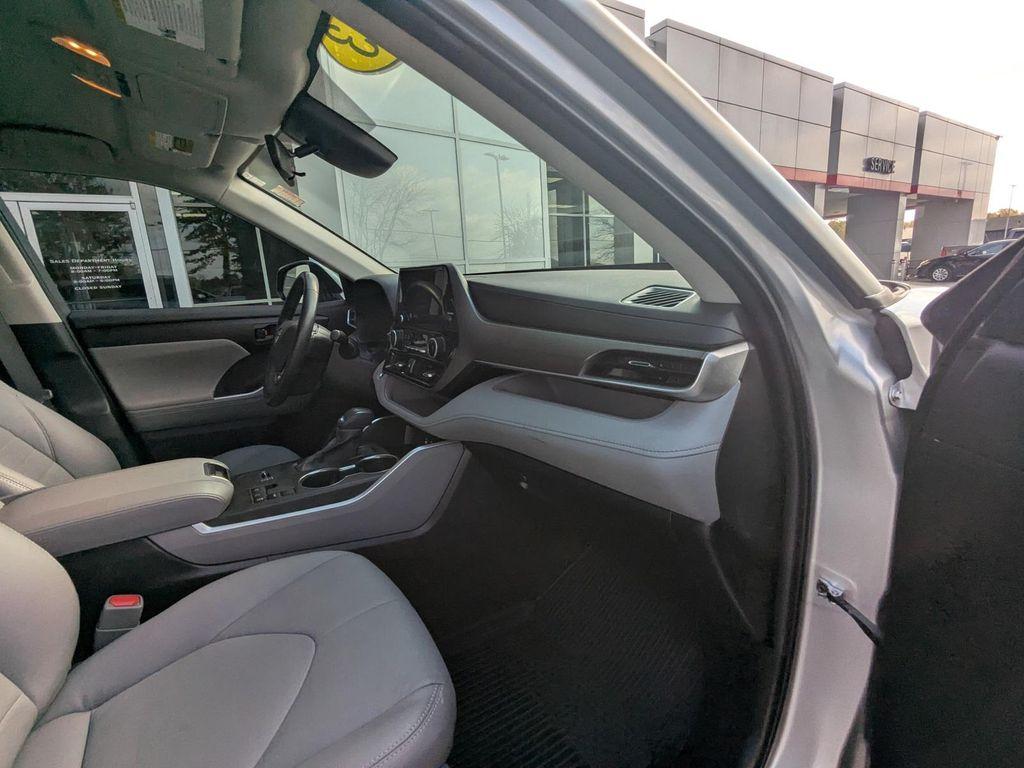 used 2023 Toyota Highlander car, priced at $33,421