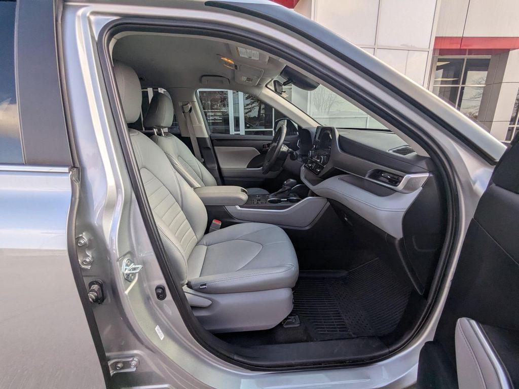 used 2023 Toyota Highlander car, priced at $33,421