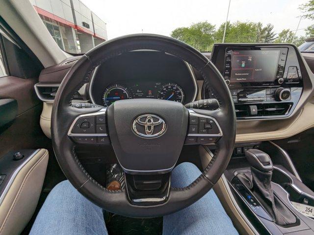 used 2020 Toyota Highlander Hybrid car, priced at $32,999