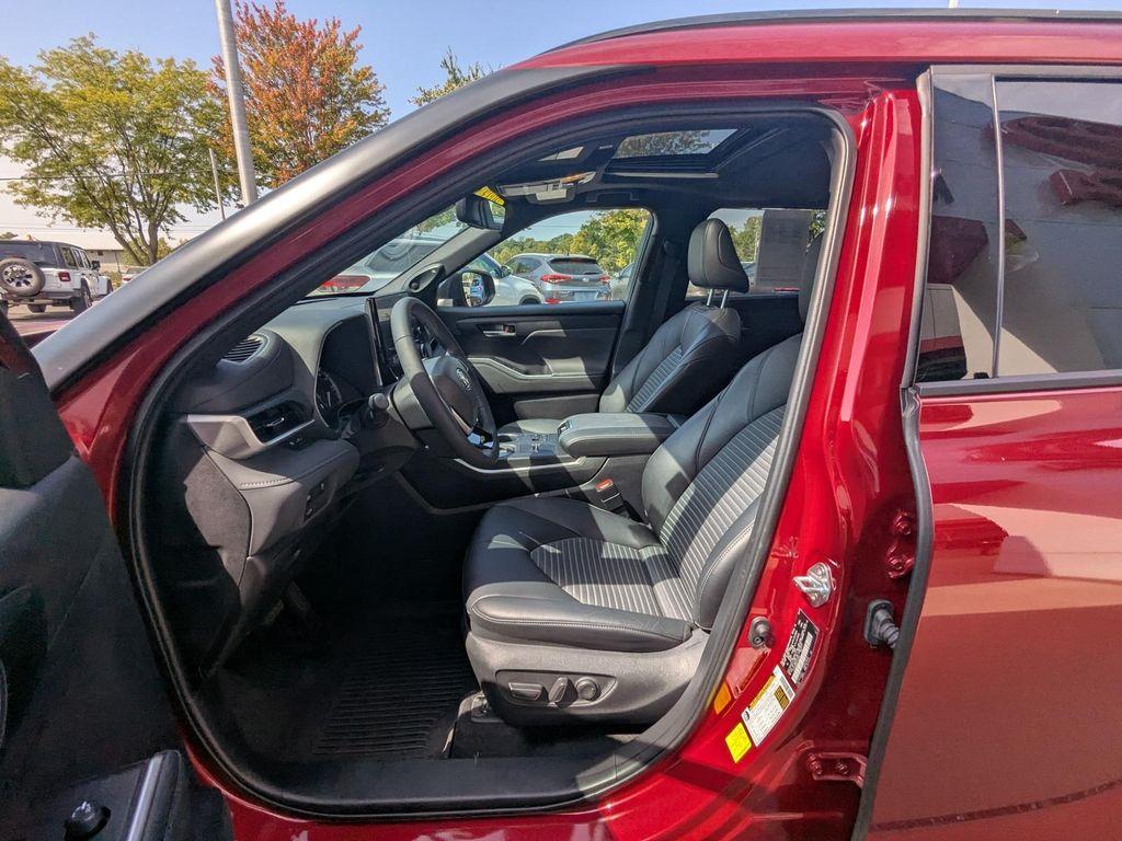 used 2023 Toyota Highlander car, priced at $40,999