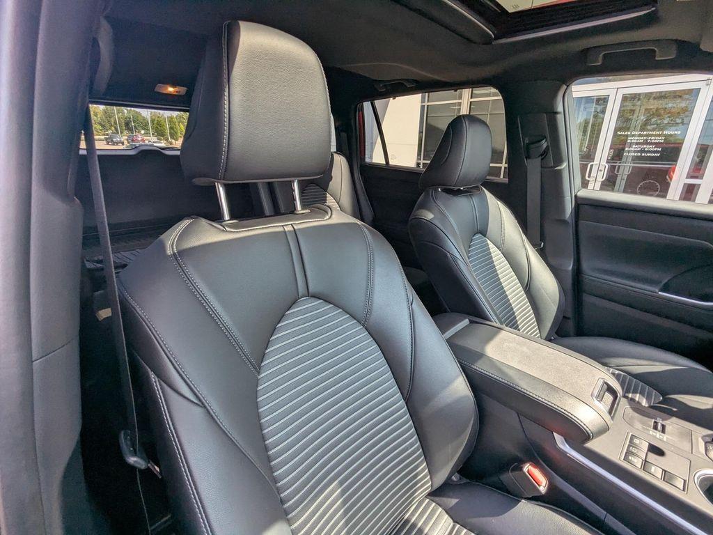 used 2023 Toyota Highlander car, priced at $40,999