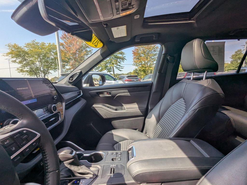 used 2023 Toyota Highlander car, priced at $40,999