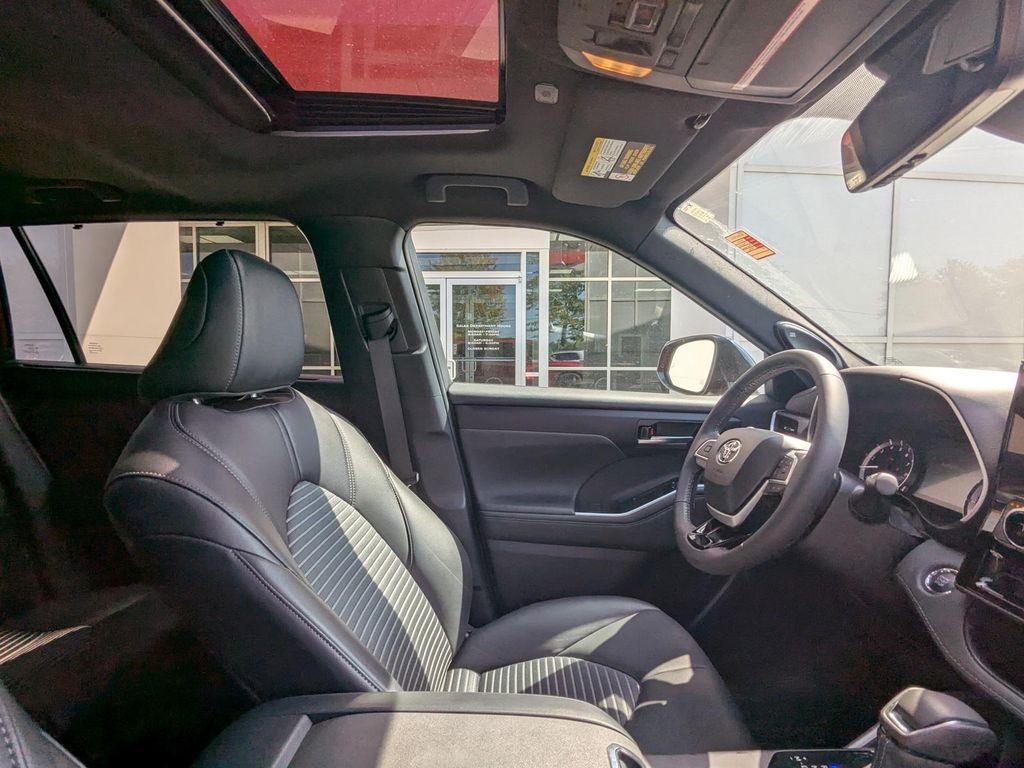 used 2023 Toyota Highlander car, priced at $40,999