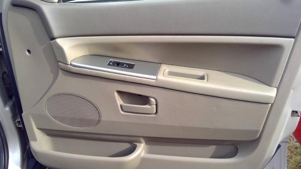 used 2007 Jeep Grand Cherokee car, priced at $5,495