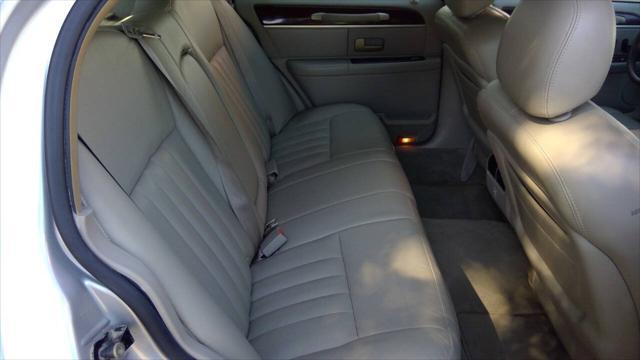 used 2004 Lincoln Town Car car, priced at $5,295