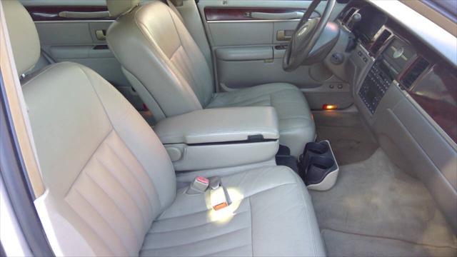 used 2004 Lincoln Town Car car, priced at $5,295