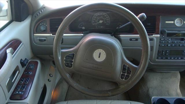 used 2004 Lincoln Town Car car, priced at $5,295