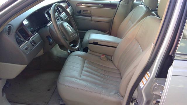 used 2004 Lincoln Town Car car, priced at $5,295