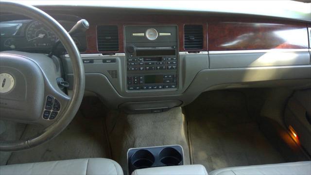 used 2004 Lincoln Town Car car, priced at $5,295