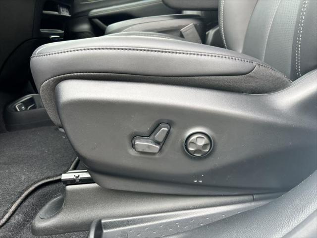 new 2025 Chrysler Pacifica car, priced at $44,168