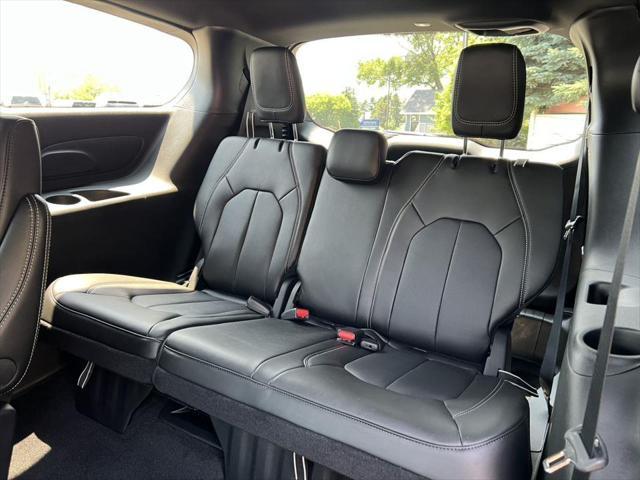 new 2025 Chrysler Pacifica car, priced at $45,686