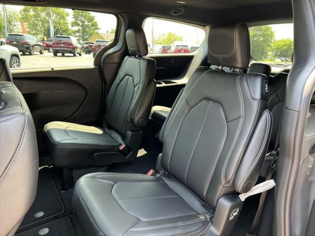 new 2025 Chrysler Pacifica car, priced at $45,686