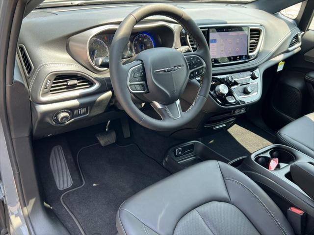 new 2025 Chrysler Pacifica car, priced at $45,686