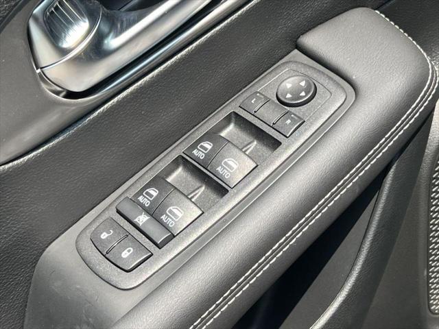 new 2025 Chrysler Pacifica car, priced at $45,686