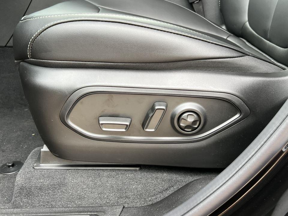new 2025 Jeep Grand Cherokee car, priced at $47,340
