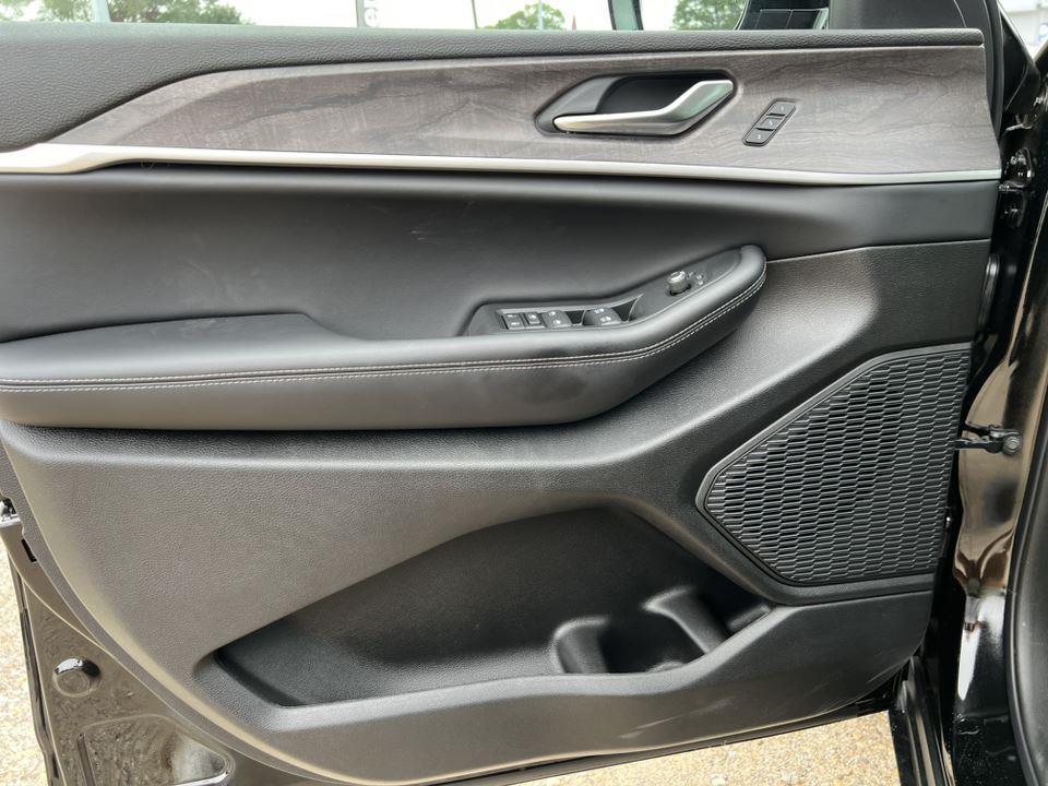 new 2025 Jeep Grand Cherokee car, priced at $47,340
