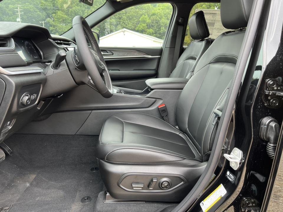 new 2025 Jeep Grand Cherokee car, priced at $47,340