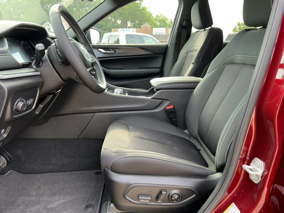 new 2025 Jeep Grand Cherokee L car, priced at $43,621
