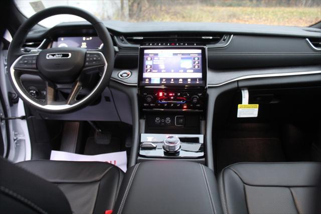 new 2025 Jeep Grand Cherokee car, priced at $50,799